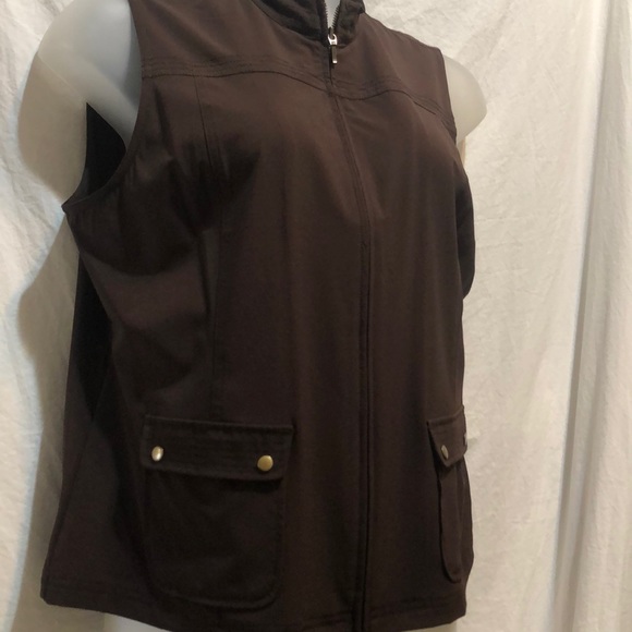 Chico's court side lightweight zipper front vest with pockets - Picture 3 of 14